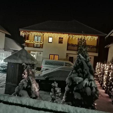 Отель Casa Bunicii Мойсей Экстерьер фото