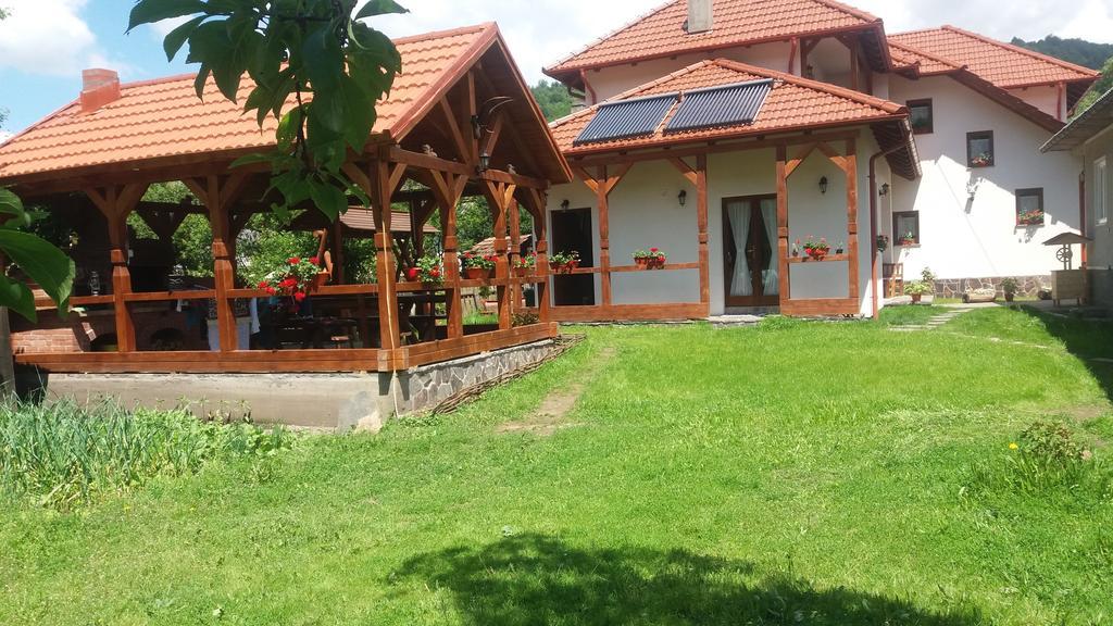 Отель Casa Bunicii Мойсей Экстерьер фото