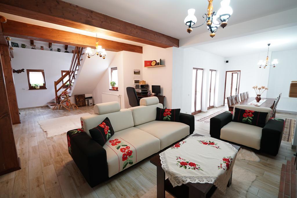 Отель Casa Bunicii Мойсей Экстерьер фото